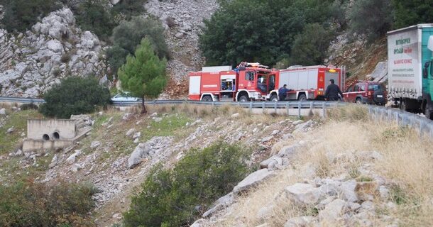 Βουτιά αυτοκινήτου με πέντε τουρίστες σε γκρεμό στο Πήλιο