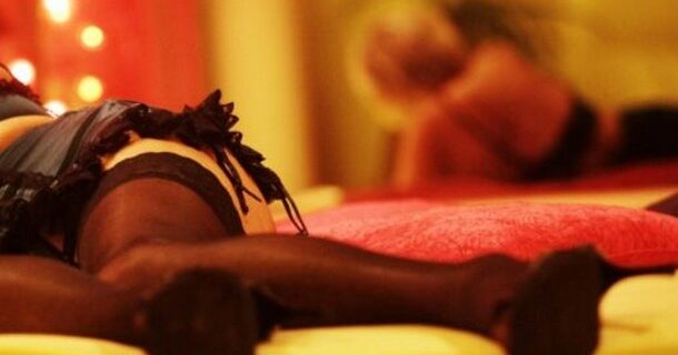 Αστυνομικός αρχηγός κυκλώματος που προωθούσε γυναίκες στην πορνεία μέσω διαδικτύου