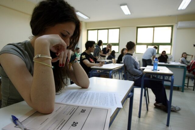 Πρεμιέρα των πανελλαδικών εξετάσεων με το μάθημα της Νεοελληνικής Γλώσσας