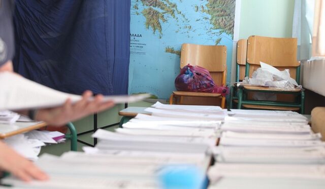 Καταγγελία από μητέρα ηγετικού στελέχους του ΣΥΡΙΖΑ: Μου έδωσαν μόνο ψηφοδέλτια του Καμίνη