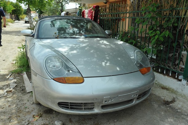 Από όπλα μέχρι Porsche βρέθηκαν στον καταυλισμό ρομά στο Ζεφύρι