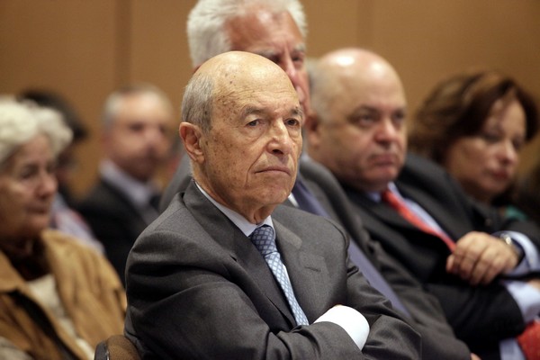 Ο Σημίτης παρουσίασε το νέο του βιβλίο στο Μάντσεστερ και δεν προβλέπει νέο κούρεμα