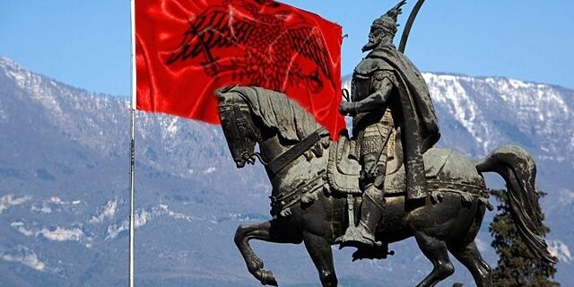 Μηχανή του Χρόνου: Σκεντέρμπεης, ο ήρωας της Αλβανίας λεγόταν Καστριώτης κι ήταν γιος Χριστιανού