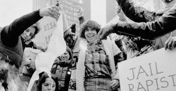 Μηχανή του Χρόνου: Οι φεμινίστριες δεν έκαψαν ποτέ τα σουτιέν τους