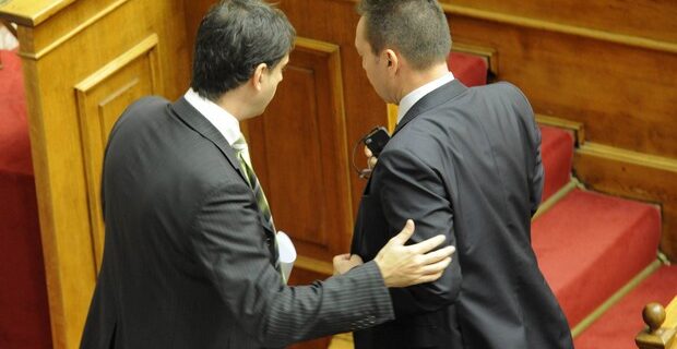 Στουρνάρας: “Άδειασε” τον Θεοχάρη και προανήγγειλε κατάργηση της έκτακτης εισφοράς αλληλεγγύης από το 2015