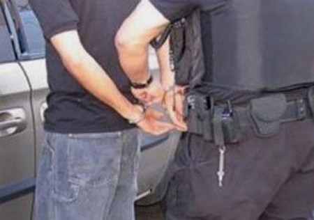 Αστυνομικοί έσωσαν ανήλικο δραπέτη ο οποίος έπεσε σε αρδευτικό κανάλι για να γλιτώσει τη σύλληψη