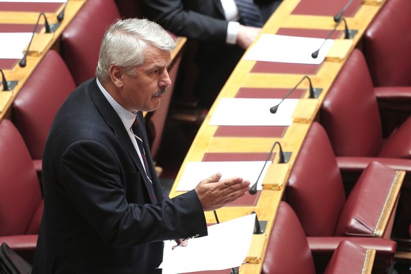 Epic γκάφα Ταμήλου στη Βουλή: Θα διώξουμε τη τρόικα όπως ο Οδυσσέας έδιωξε τους μνηστήρες που πολιορκούσαν την… Κλεοπάτρα
