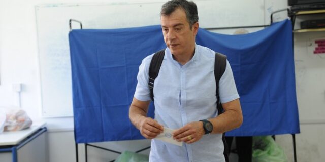 Ευρωεκλογές 2014. Σταύρος Θεοδωράκης: “Βάλτε δυνατά τραγούδια, να ξυπνήσουν οι νέοι και να ψηφίσουν”