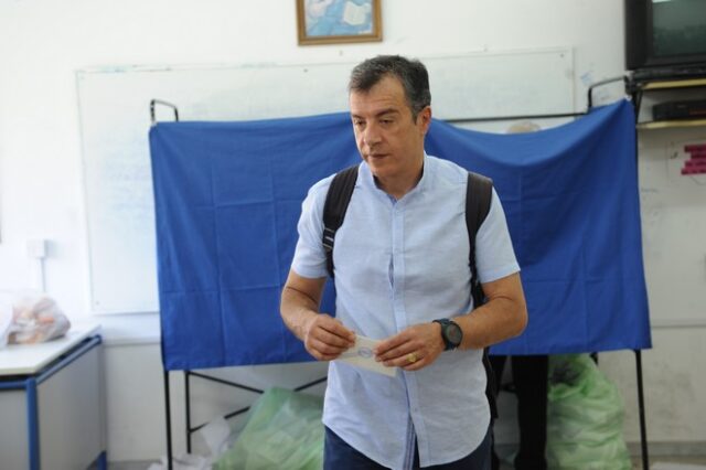 Ευρωεκλογές 2014. Σταύρος Θεοδωράκης: “Βάλτε δυνατά τραγούδια, να ξυπνήσουν οι νέοι και να ψηφίσουν”