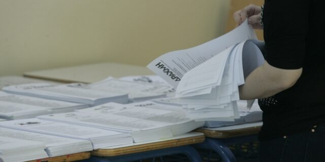 Ευρωεκλογές 2014: Πανικός στο Ίλιον. Χρυσαυγίτες άδειασαν εκλογικό τμήμα