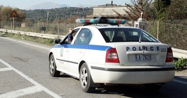 Έστειλε στο νοσοκομείο δύο αστυνομικούς γιατί δεν είχε ασφάλεια