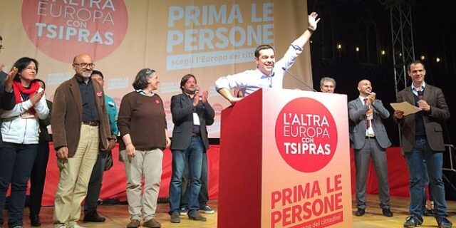 Τσίπρας μπροστά σε λαοθάλασσα στην Μπολόνια: Να μη χαρίσετε την ψήφο σας σε κανέναν. Στέλνουμε μήνυμα αλλαγής