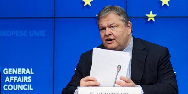 Βενιζέλος για την επόμενη μέρα: “Θα το πω στον Παπούλια αν αποχωρήσω, όχι στον Σαμαρά”