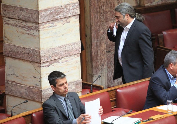 Μηνυτήρια αναφορά για ρατσιστικές επιθέσεις με εμπλεκόμενους βουλευτές της Χρυσής Αυγής