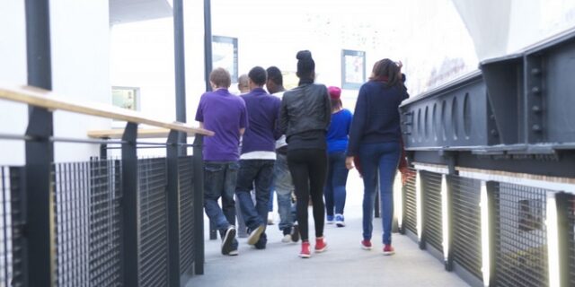 Η κρίση “φάρμακο” κατά του ναρκισσισμού της εφηβείας