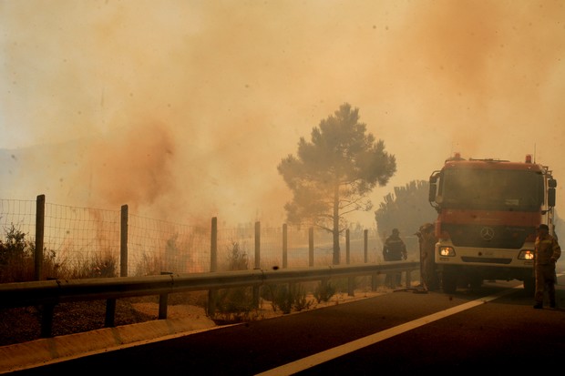 Κάηκαν σπίτια στο Γαλατάκι Κορινθίας