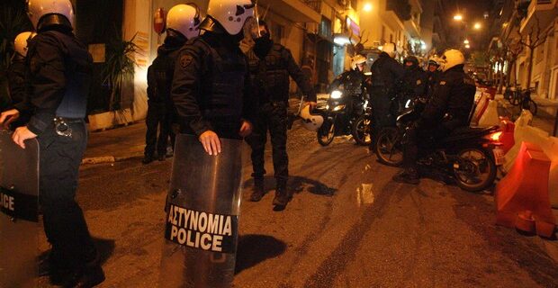 Επιχείρηση της Αντιτρομοκρατικής Υπηρεσίας στα Εξάρχεια στην οδό Σ. Τρικούπη