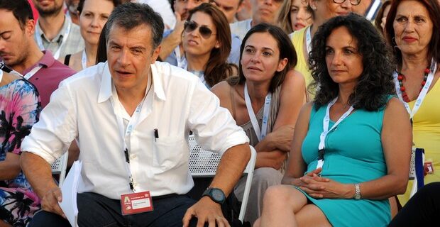 Θεοδωράκης στο συνέδριο του Ποταμιού: Έχω θετική αμηχανία. Υπάρχει μεγάλη ευθύνη και την αναλαμβάνουμε όλοι μαζί
