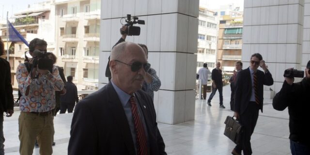 Ελεύθερος ο Μιχάλης Αρβανίτης. Του απαγόρευσαν τη συμμετοχή σε πολιτικές εκδηλώσεις της Χρυσής Αυγής ανά την Ελλάδα