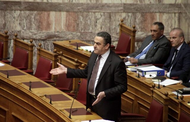 “Κολλάει” η κατάργηση προνομίων για υπόδικους βουλευτές