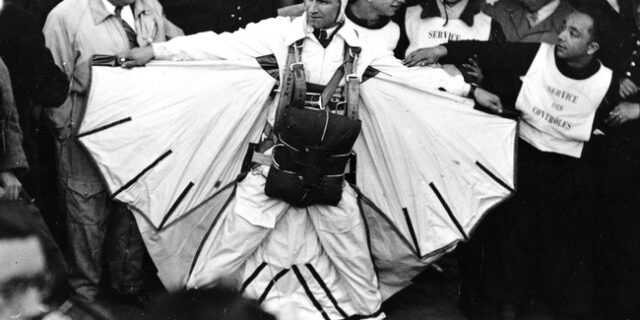 Μηχανή του χρόνου: Οι Bat Men που έκαναν ελεύθερες πτώσεις από αεροπλάνα και ενέπνευσαν τον Batman