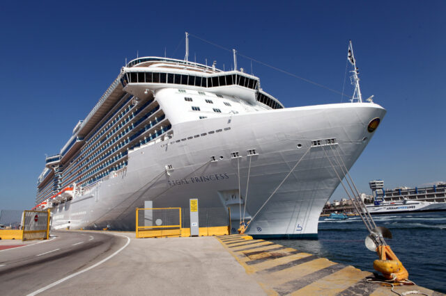 Το νεότερο κρουαζιερόπλοιο στον κόσμο, το «Regal Princess», αγκυροβόλησε στον Πειραιά