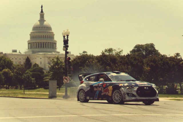 Ο Cue Rhys Millen, με ένα GRC Hyundai Veloster Turbo καίει…λάστιχα στους δρόμους της Ουάσιγκτον