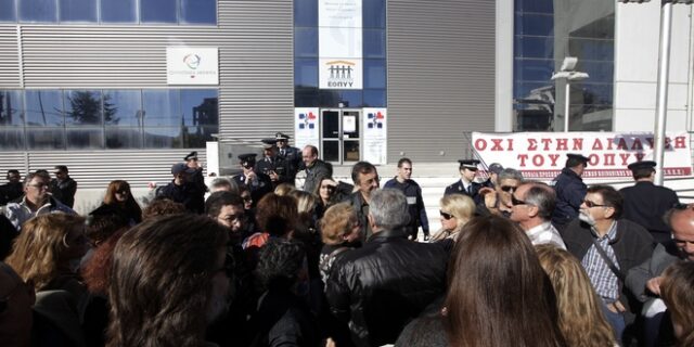 “Μαύρη τρύπα” στον ΕΟΠΥΥ 571,6 εκατ. ευρώ. Στο 1,5 δισ. οι οφειλές προς γιατρούς, διαγνωστικά κέντρα, ιδιωτικές κλινικές και φαρμακεία