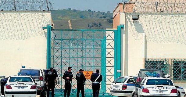 Αιματηρό επεισόδιο με δύο τραυματίες στις φυλακές Τρικάλων