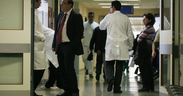 Σε απόγνωση οι γιατροί. Προσφυγή στο ΣτΕ για το claw back
