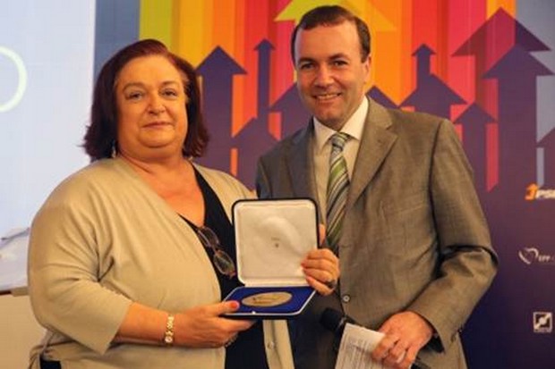 Τιμητική διάκριση για την προσφορά της στην ευρωπαϊκή ολοκλήρωση στη Μαριέττα Γιαννάκου