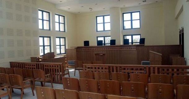 Ένοχος με χρηματική ποινή 74χρονος για παρενόχληση ανήλικης