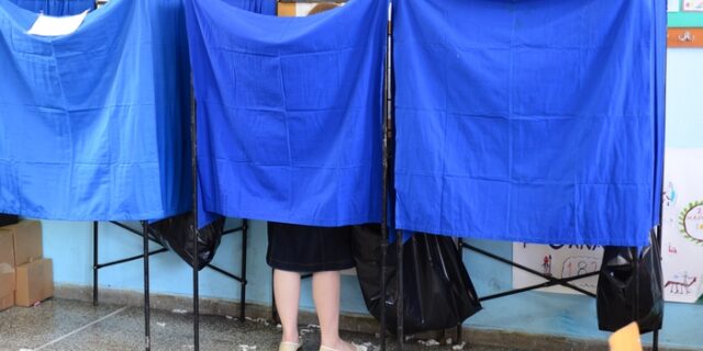 To πελατειακό σύστημα κρατούσε τον κόσμο κοντά στη συμμετοχική δημοκρατία