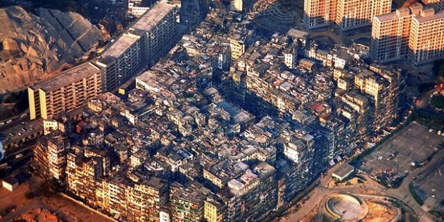Kowloon Walled City: Η “πόλη της αναρχίας” – 50.000 άνθρωποι στοιβάζονταν σε 28.000 τετραγωνικά μέτρα
