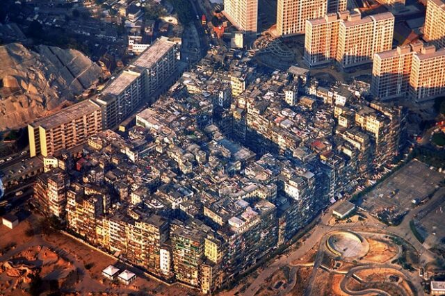 Kowloon Walled City: Η “πόλη της αναρχίας” – 50.000 άνθρωποι στοιβάζονταν σε 28.000 τετραγωνικά μέτρα