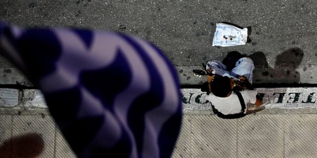 Η ελληνική οικονομία επιστρέφει στην ανάπτυξη αλλά οι δημοσιονομικοί κίνδυνοι παραμένουν