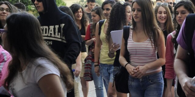 Οι βάσεις τραβούν την ανηφόρα παρά το βατερλό στην έκθεση: 1 στους 2 έγραψε κάτω από τη βάση