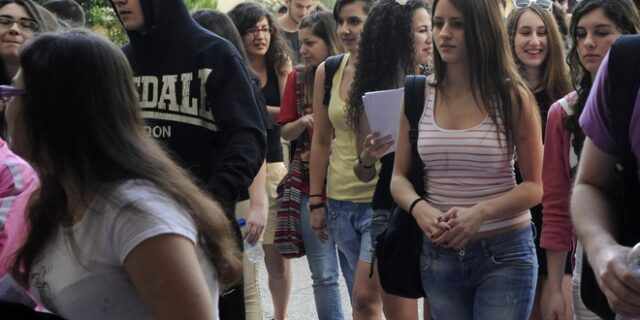 Πανελλήνιες 2014: Σε Βιολογία, Λογοτεχνία, Χημεία – Βιοχημεία και Αρχές Οργάνωσης εξετάζονται οι μαθητές