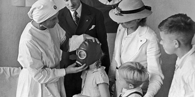 Μηχανή του Χρόνου: Ανατριχιαστικές φωτογραφίες. Η συμμετοχή νοσοκόμων στα πειράματα του Χίτλερ για μικρά παιδιά