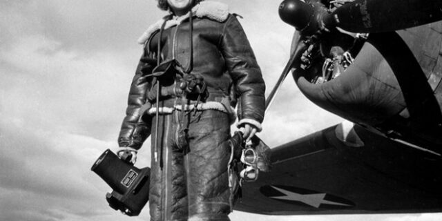 Μηχανή του Χρόνου: Η φωτορεπόρτερ που μπήκε σε βομβαρδιστικό, ναυάγησε από τορπίλη και απαθανάτισε τα ναζιστικά στρατόπεδα