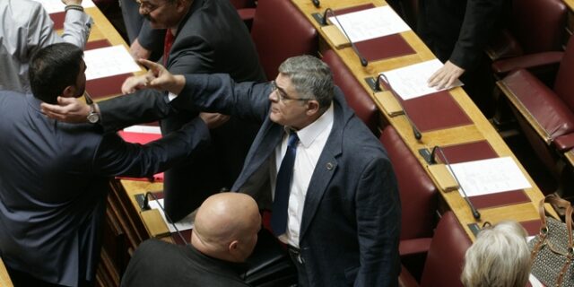 Μιχαλολιάκος: Το “Σκάσε ρε” στον Μαρκογιαννάκη και οι “πορνοβοσκοί” των ΜΜΕ. “Είμαι αμετανόητος εθνικιστής και Χρυσαυγίτης”