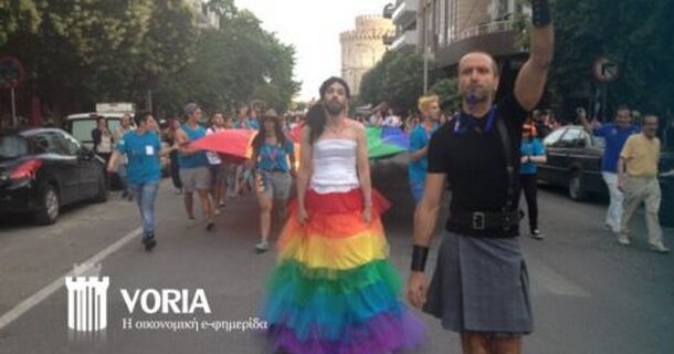 Πλήθος κόσμου στο Gay Pride στη Θεσσαλονίκη. Βραβεύτηκε και αποθεώθηκε ο Μπουτάρης