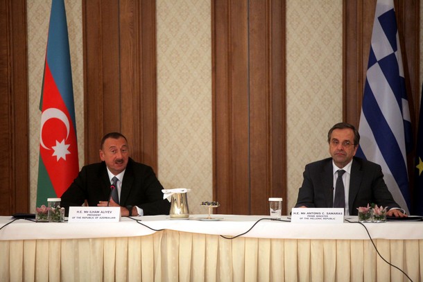 Στο κυνήγι των επενδύσεων. Κάλεσμα Σαμαρά για ευρεία οικονομική συνεργασία με το Αζερμπαϊτζάν