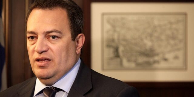 Ο Ε. Στυλιανίδης ξαναχτυπά: Η κυβέρνηση μπορούσε να δώσει λύση για τις καθαρίστριες