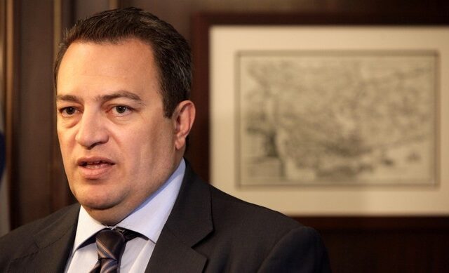 Ο Ε. Στυλιανίδης ξαναχτυπά: Η κυβέρνηση μπορούσε να δώσει λύση για τις καθαρίστριες