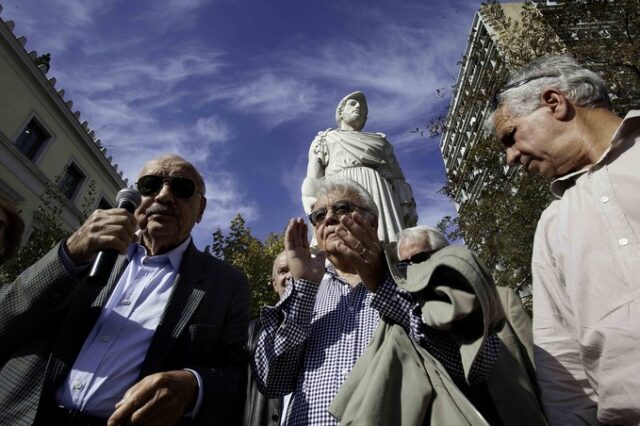 Στη δουλειά με τη μαγκούρα. Αύξηση ορίων συνταξιοδότησης, φέρνει το ασφαλιστικό