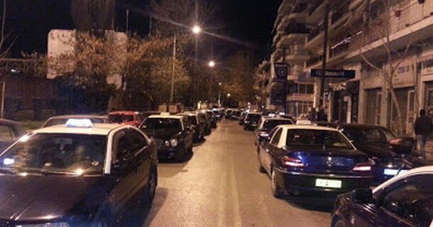Επιχείρησαν να βγάλουν 19 μετανάστες από την Ελλάδα με ταξί