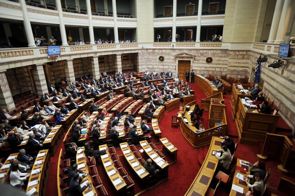 Υπερψηφίστηκε με κόντρες το νομοσχέδιο για τη χωροταξική και πολεοδομική μεταρρύθμιση
