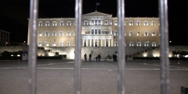 Γιατί διακόπτονται άρον άρον οι εργασίες της Βουλής