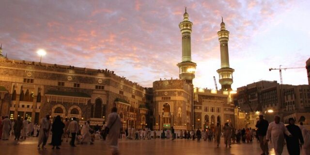 O κόσμος στις φλόγες: Σχιστόλιθοι και επιθετικό Ισλάμ αλλάζουν την παγκόσμια αρχιτεκτονική